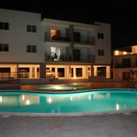 Varvara Gardens Apt * Paralimni
